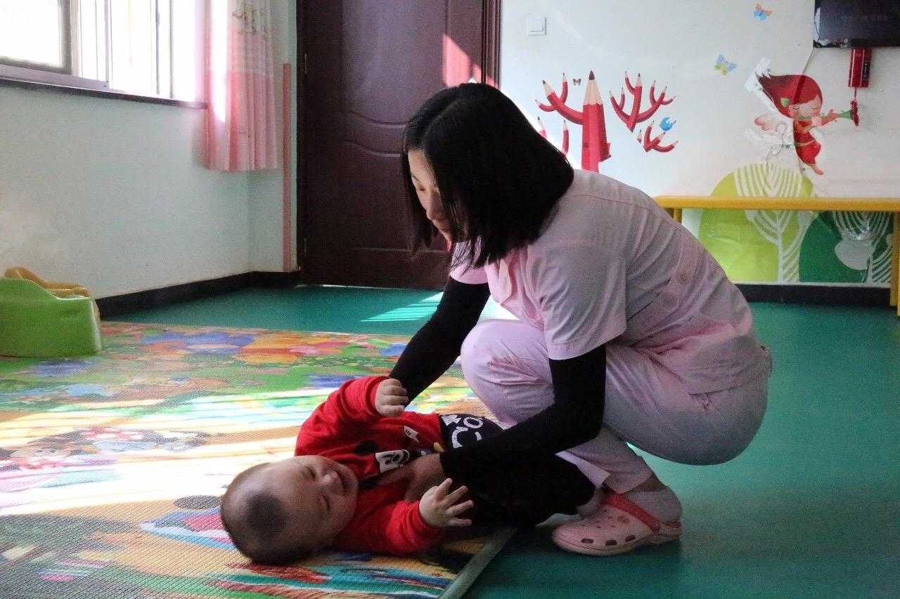 以愛之名，90后女孩重回福利院