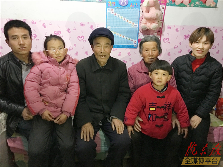 【新春走基層】殘疾夫婦：“你做我的耳朵，我做你的右手”