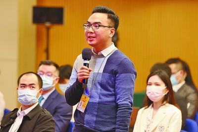 “走過(guò)千山萬(wàn)水，從沒有忘卻來(lái)時(shí)的路”