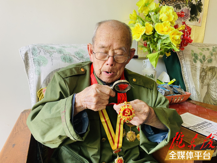 【光榮在黨50年】徐連江：“永遠(yuǎn)跟黨走，永遠(yuǎn)都愛國(guó)！”
