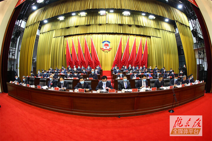 【市兩會視頻海報】努力開創(chuàng)新時代慶陽政協(xié)工作新局面，為推動慶陽老區(qū)全面振興作出新的更大貢獻！