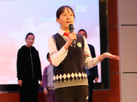 【新時代慶陽好少年·辛佳?！坑眯袆泳`放光彩