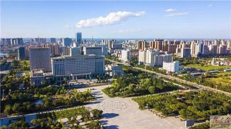 2022年，我市環(huán)境空氣優(yōu)良天數(shù)達(dá)297天。隴東報(bào)全媒體記者 俄少飛 攝