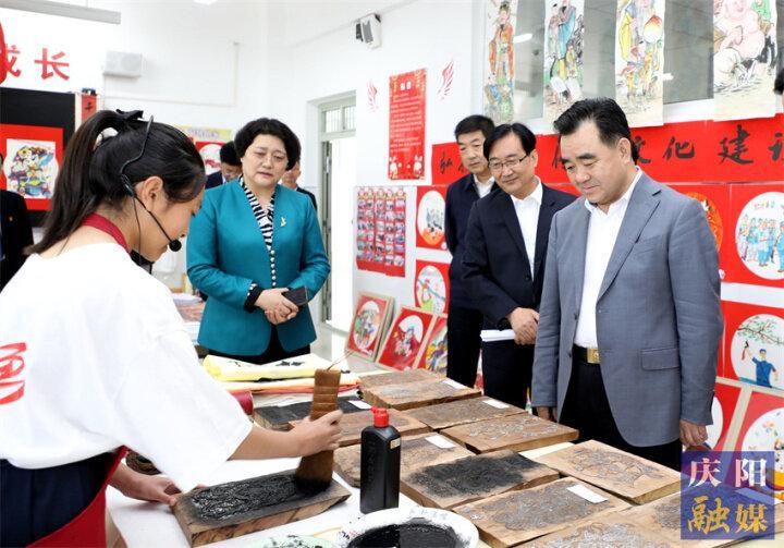 向全市少年兒童致以節(jié)日祝福！黃澤元開展“六一”國際兒童節(jié)慰問活動