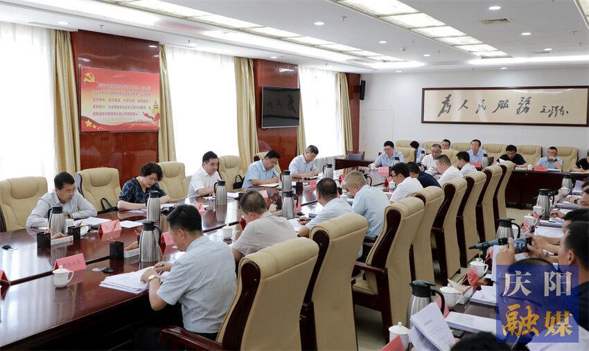 黃澤元與駐慶央企、金融機構(gòu)、市屬國有企業(yè)和民營企業(yè)負責(zé)人座談