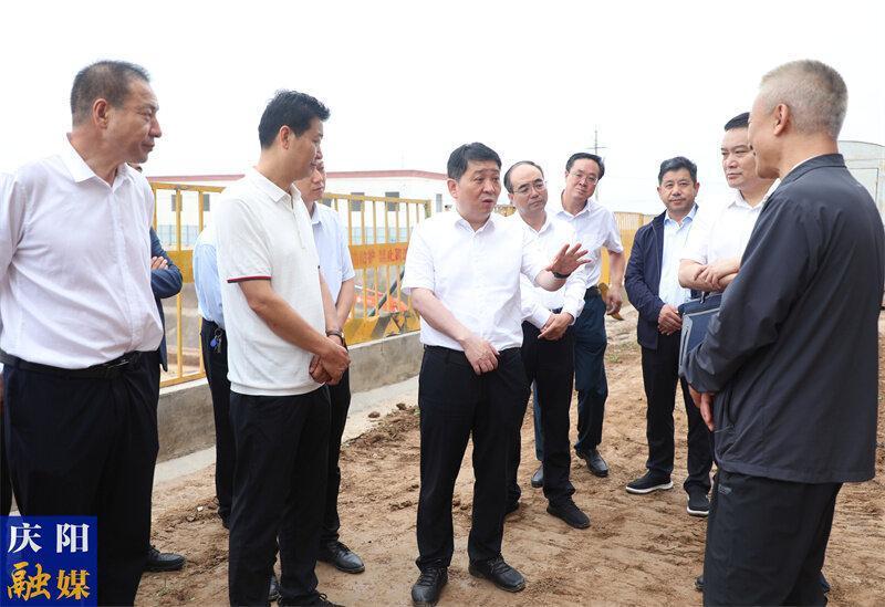 周繼軍在西峰區(qū)調(diào)研重大項目建設情況時強調(diào) 優(yōu)環(huán)境 強保障 趕進度 推動重點項目早日建成投用
