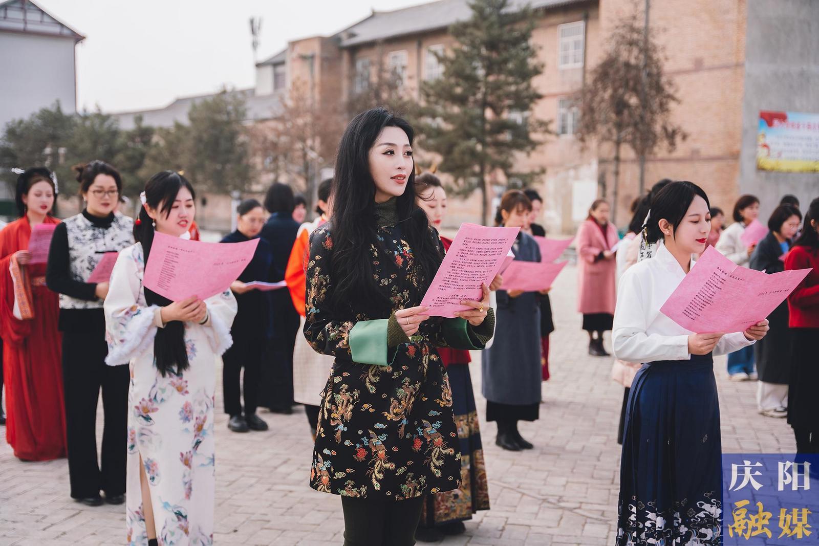 【攝影報道】春日有約不負芬芳 ——市委宣傳部、市委統(tǒng)戰(zhàn)部、市融媒體中心女職工攜手共慶“三八”國際勞動婦女節(jié)