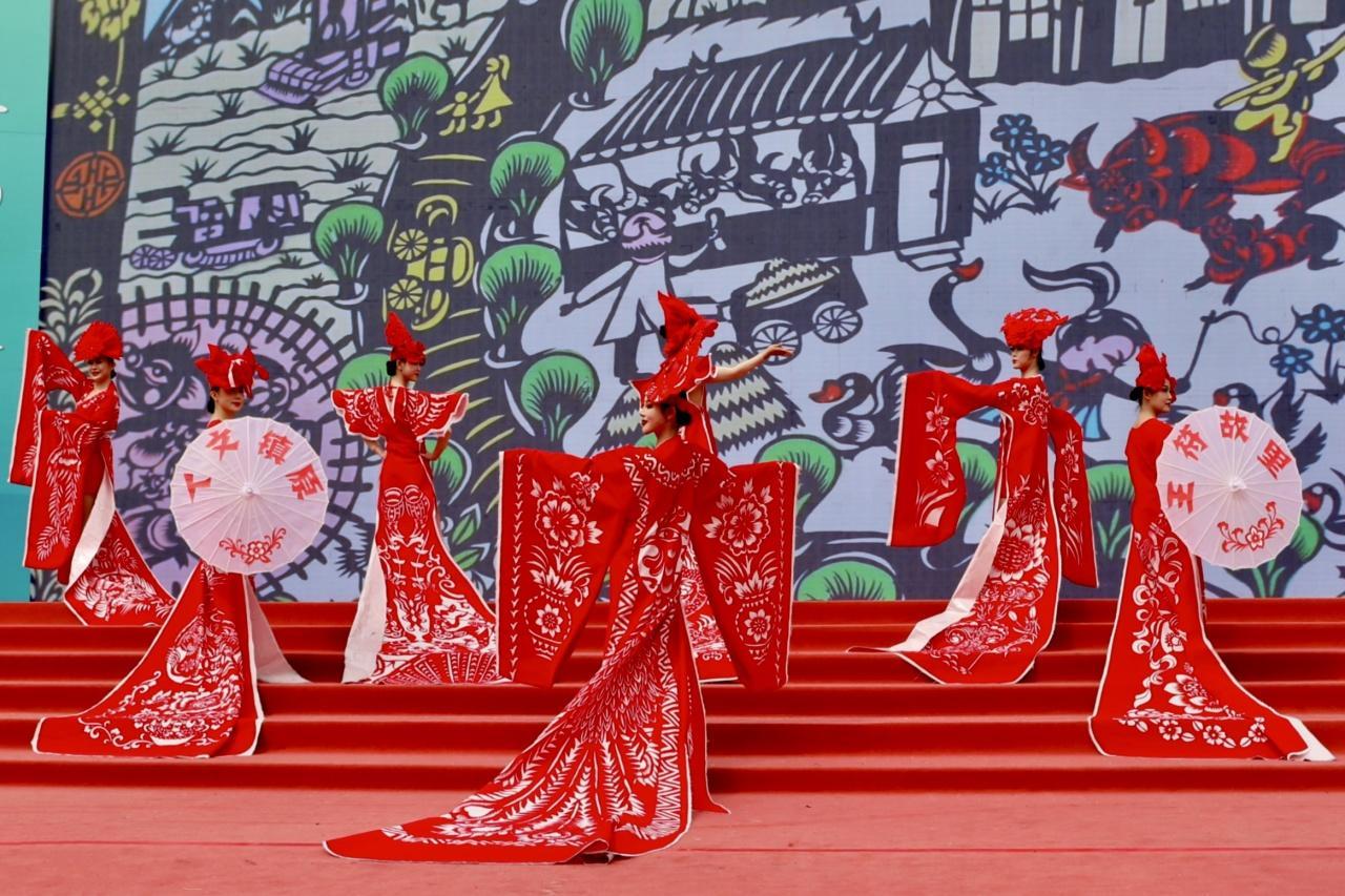 【攝影報道】慶陽非遺文化節(jié)目精彩亮相龍城，助興甘肅文旅演藝天水惠民演出季