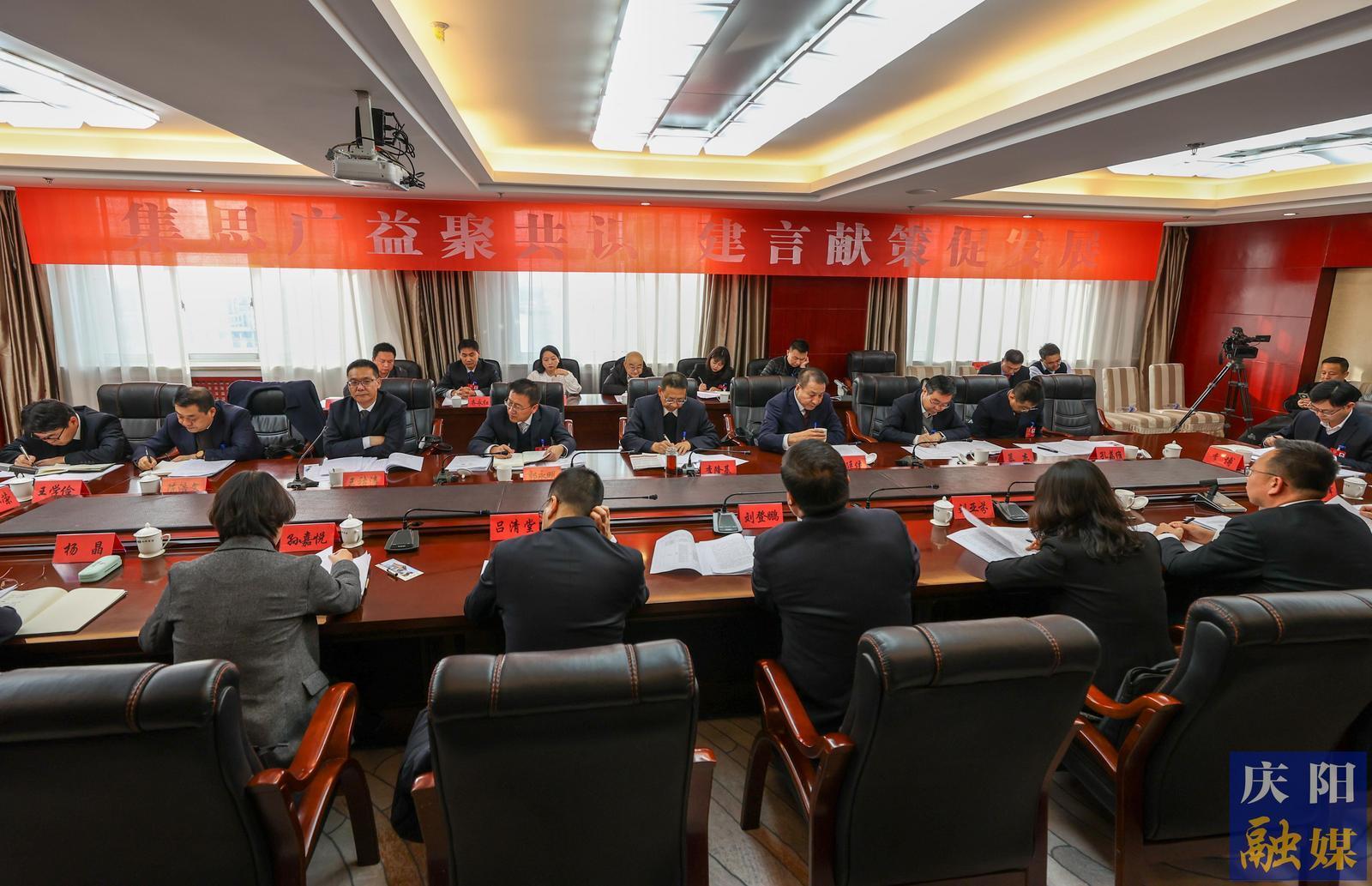 【圖說兩會】市政協(xié)委員分組討論政府工作報(bào)告和計(jì)劃、財(cái)政報(bào)告