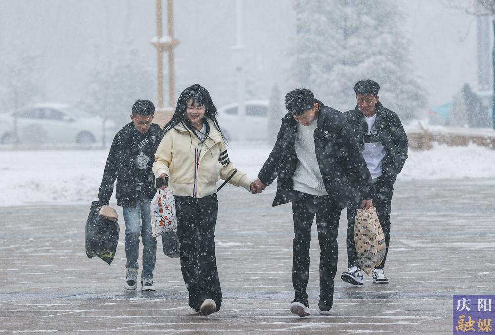 【攝影專題】風(fēng)雪兼程，回家過年！
