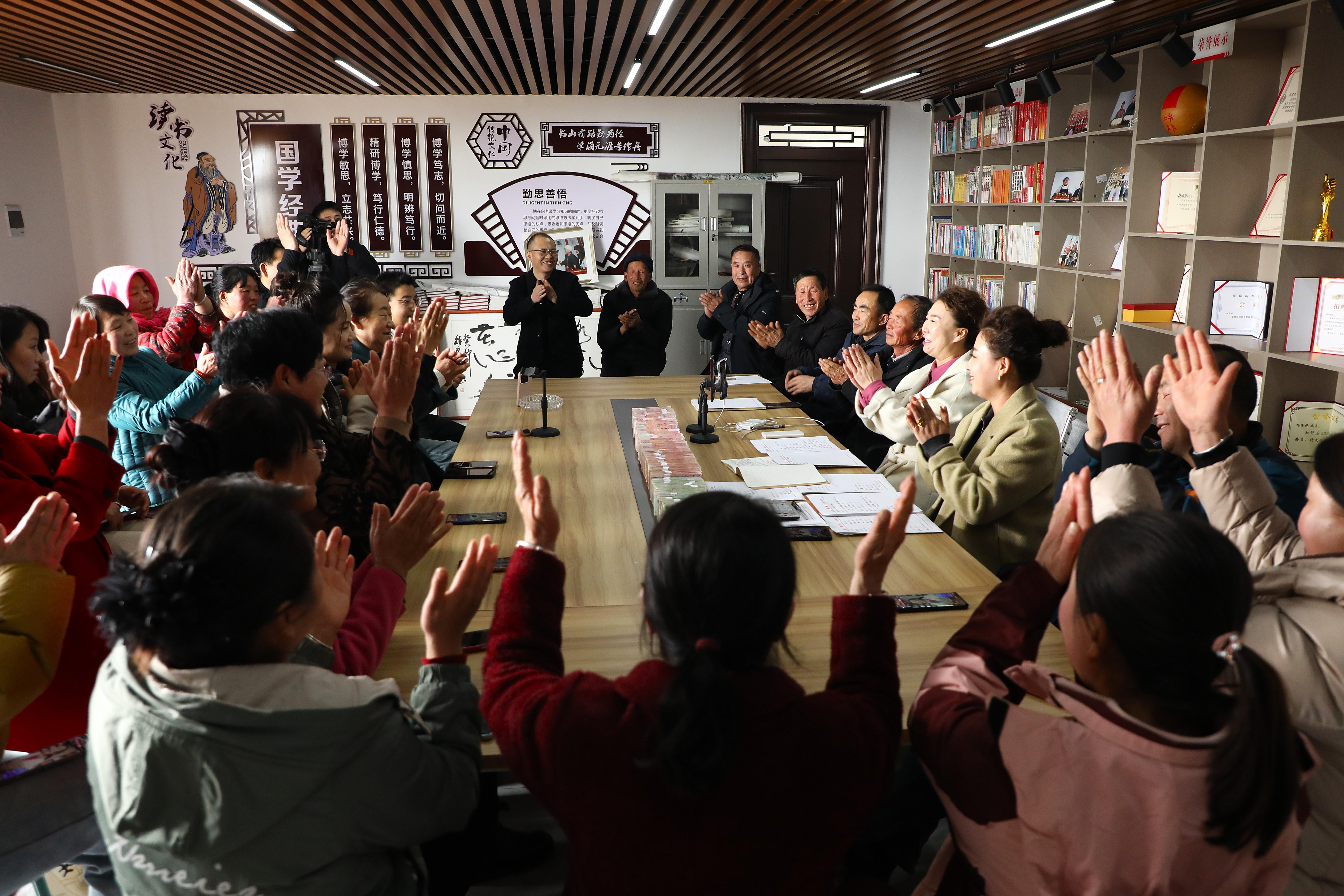 二月二，分紅“盛宴”開啟幸福新篇 ——環(huán)縣莊子峁生態(tài)農(nóng)莊30戶農(nóng)戶喜提73萬元“紅包”