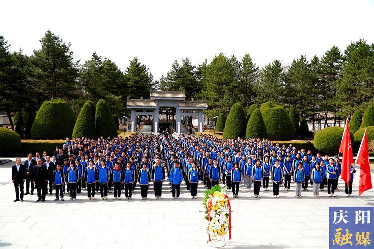 【慶陽(yáng)紅色研學(xué)旅游】清明祭英烈·重走長(zhǎng)征路——隴東學(xué)院附屬中學(xué)開展思政教育實(shí)踐研學(xué)活動(dòng)紀(jì)實(shí)