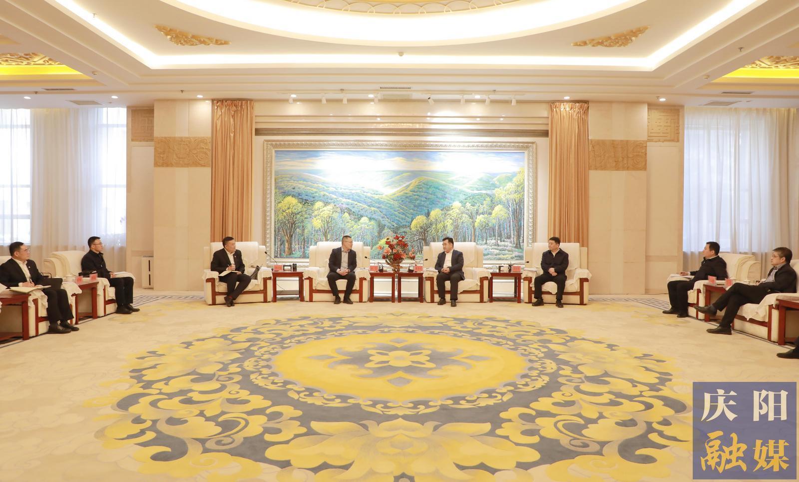 黃澤元周繼軍與中國農(nóng)業(yè)發(fā)展銀行甘肅省分行黨委書記、行長金雷一行座談