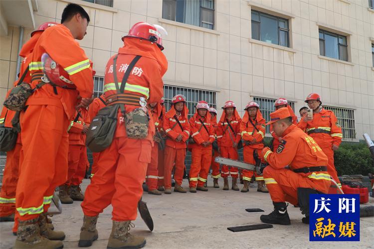 【攝影報道】前置駐防練兵 構(gòu)建防火前哨——慶陽80名森林消防指戰(zhàn)員進(jìn)駐子午嶺林區(qū)開展聯(lián)防帶訓(xùn)