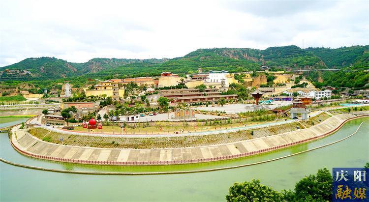 【2025慶陽市農文旅融合發(fā)展百千萬工程探訪記】引“鳳”突圍 蝶變換顏 ——慶城縣藥王洞養(yǎng)生小鎮(zhèn)農文旅融合發(fā)展紀實