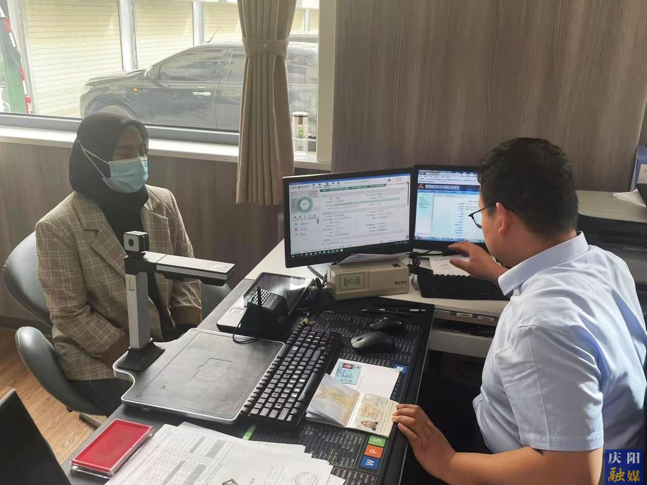 環(huán)縣首張外籍人員社?？ǔ晒k理