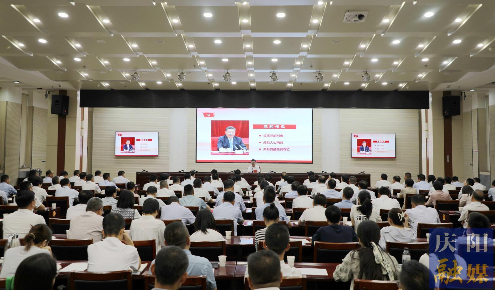 黃澤元在講深入貫徹中央八項規(guī)定精神學習教育專題黨課時強調(diào) 堅定不移把作風建設(shè)各項要求落到實處 更好服務(wù)全市經(jīng)濟社會高質(zhì)量發(fā)展大局