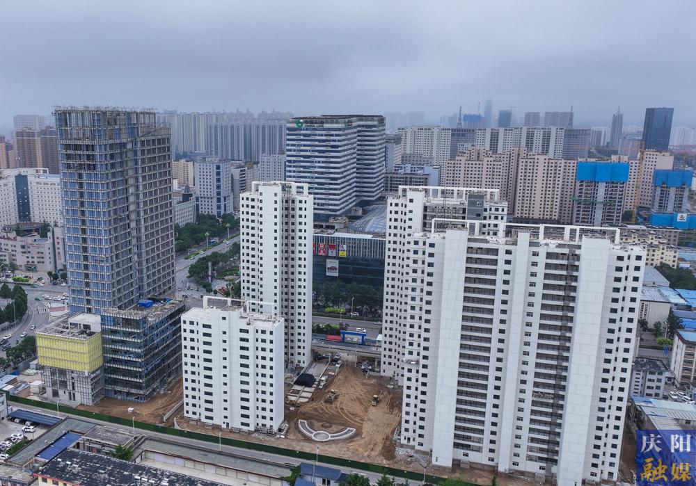 【攝影報道】西峰區(qū)盛世宏璟項目建設(shè)正酣 老城區(qū)煥新加速